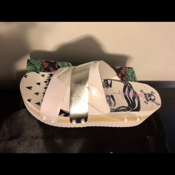 Sandals - Picture 3 of 3